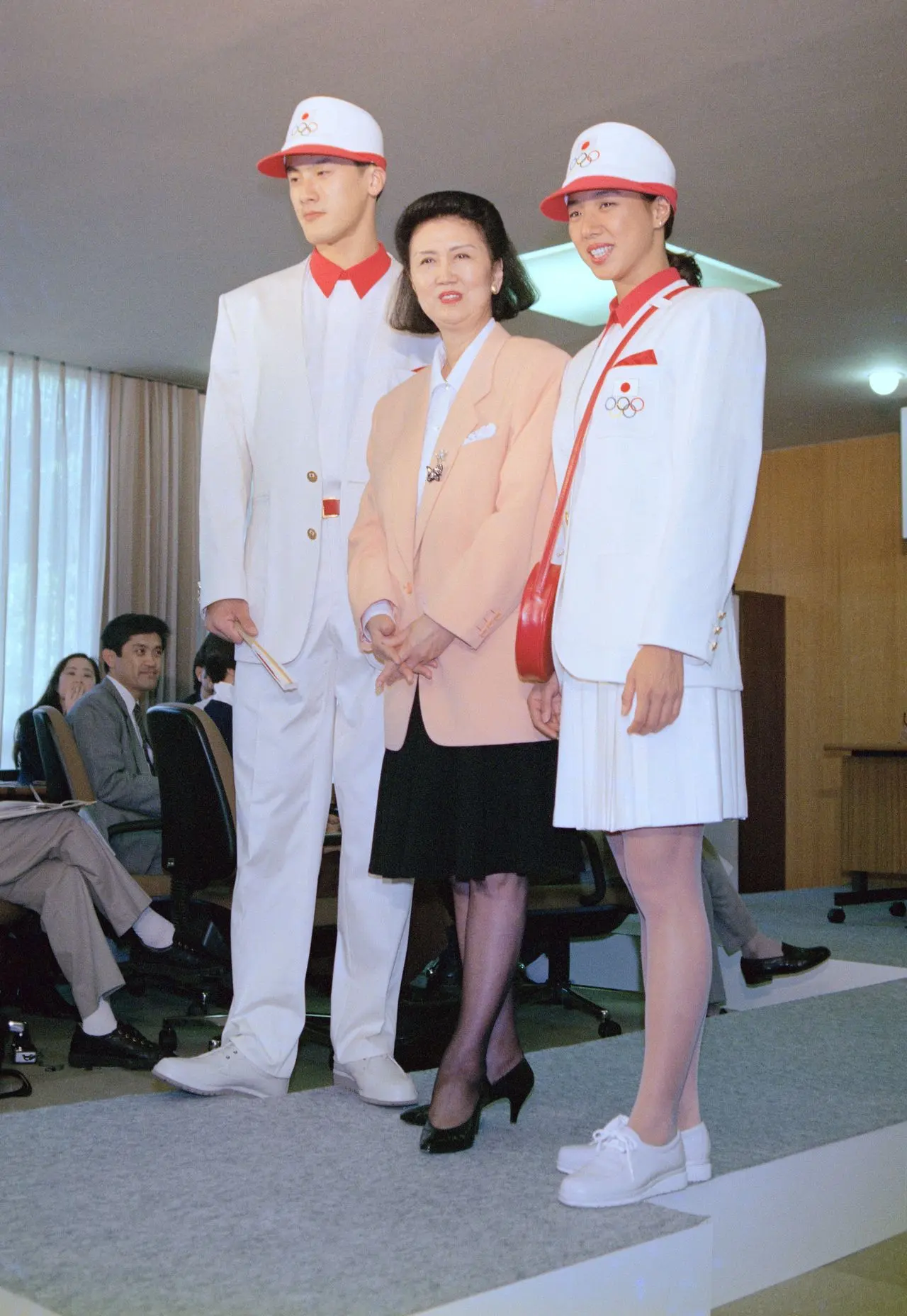 森英惠于1992年为巴塞罗那奥运会日本代表团设计的官方制服