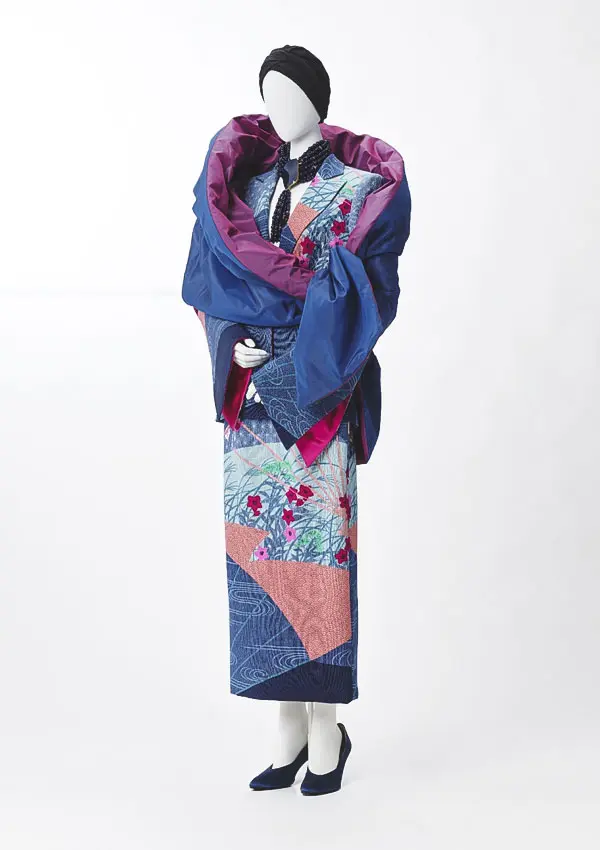 森英惠2004年告别时装秀上设计的晚礼服