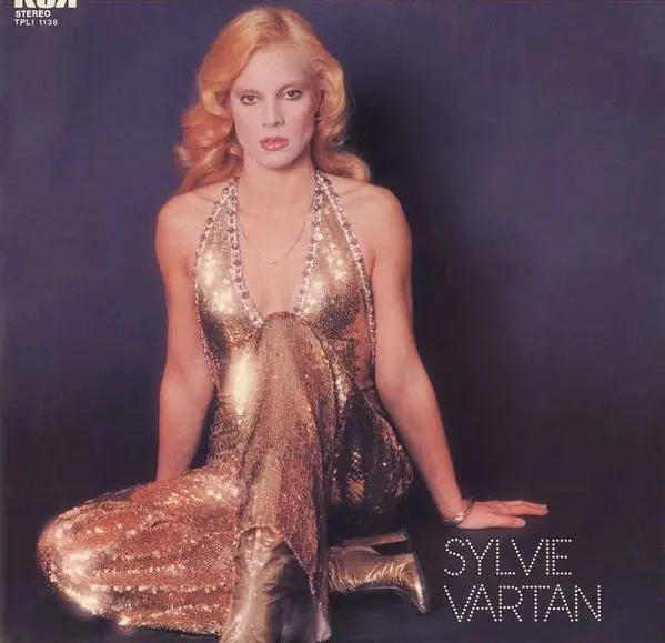 1970年代为歌手雪儿薇·瓦丹 (Sylvie Vartan)设计的多套演出服:金色连体衣