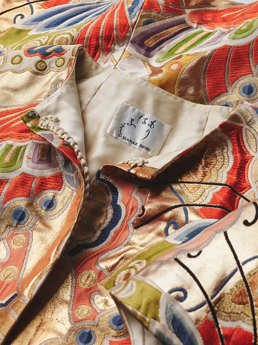 森英惠于1964年使用和服面料设计的大衣