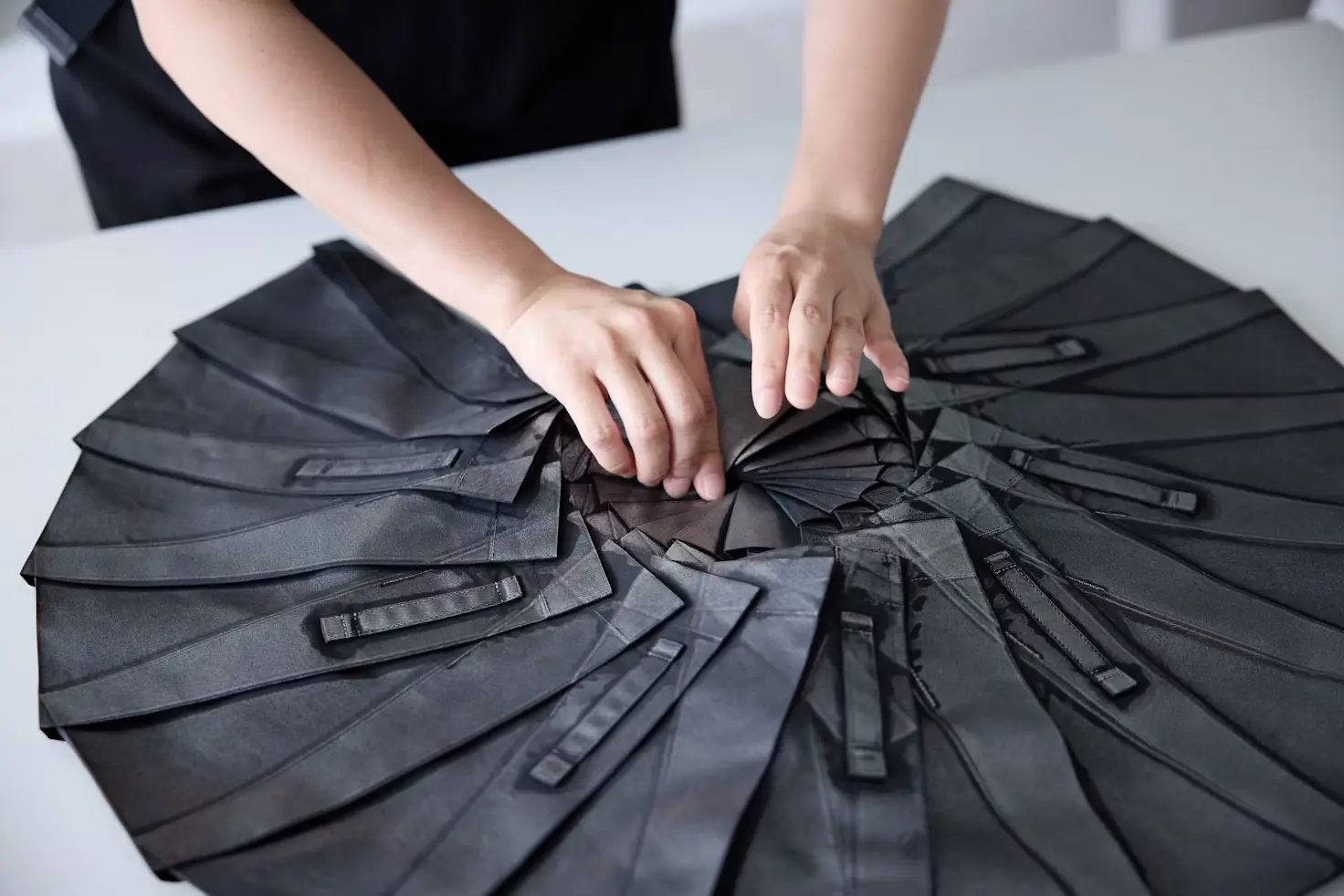三宅一生公司的 132 5. ISSEY MIYAKE 创意设计项目,即折纸系列