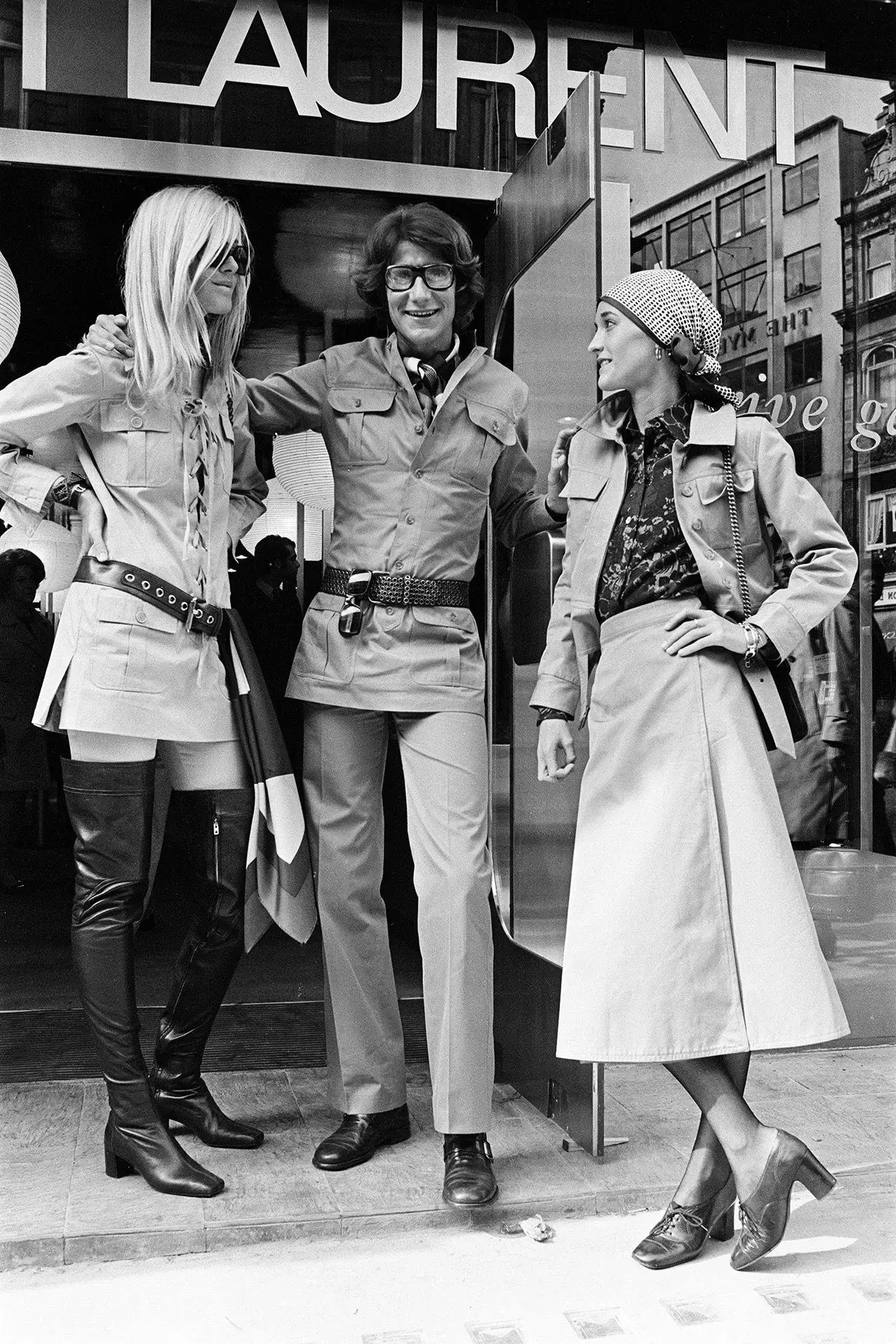 1969 年,圣罗兰左岸(Rive Gauche)系列伦敦店开业。同年,圣罗兰开辟新的男装成衣品牌精品店